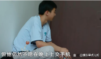 51黑料网 - 某顶流男星被曝与经纪人隐婚三年，女方已孕